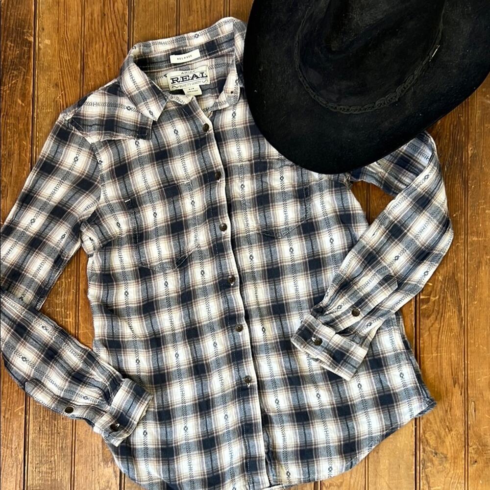 Women’s Artiat flannel, long sleeve plaid shirt size small